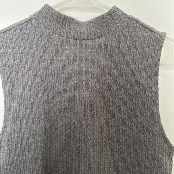 Textured grey  high neck sleeveless top with zipper detail on the back! - Picture 2 of 5